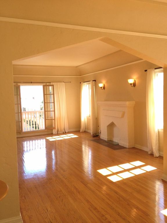 359 1/2 N Gardner St, Los Angeles, CA 90036