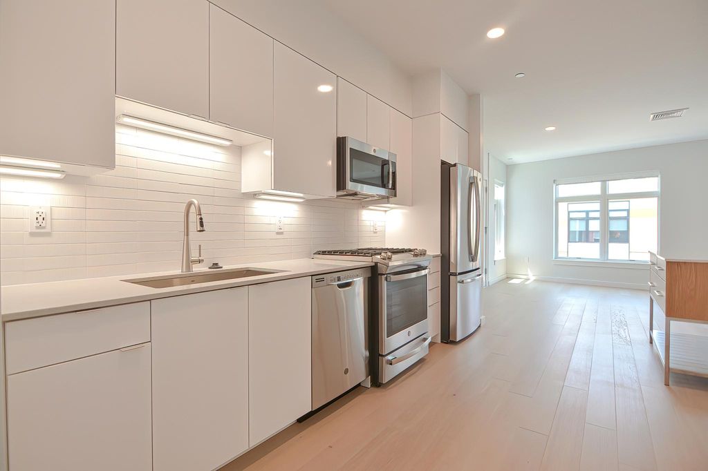 3 Lisbon St #302, Boston, MA 02128
