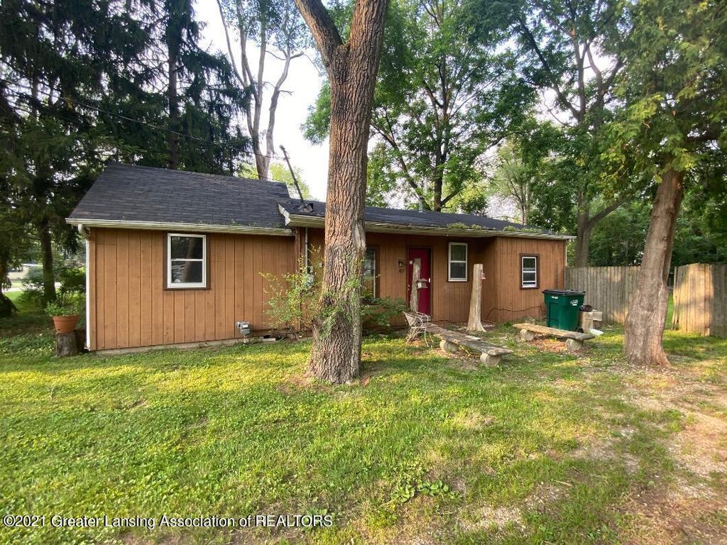 4217 Christiansen Rd, Lansing, MI 48910