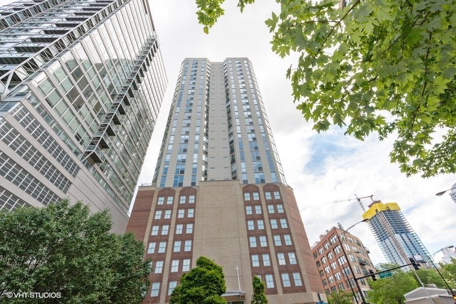 645 N Kingsbury St #2402, Chicago, IL 60654