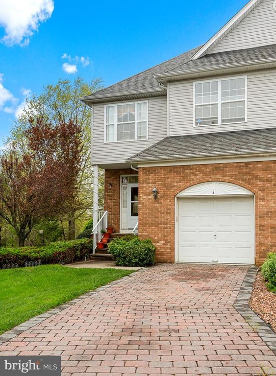 3 Keats Ct, Hightstown, NJ 08520