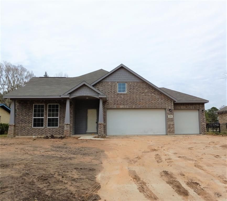 2269 Lake Forrest Dr, West Columbia, TX 77486