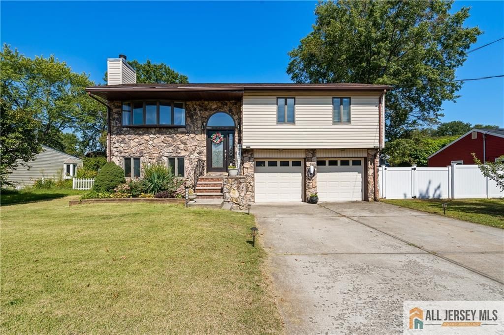 438 Madison Ave, Monroe Township, NJ 08831
