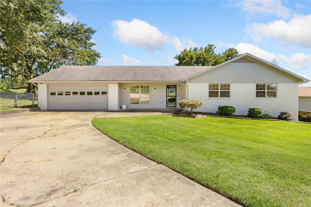 110 Approach Dr, Harrison, AR 72601