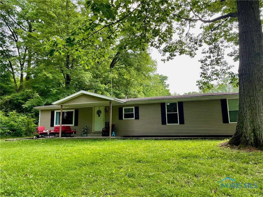 13563 Harding Rd, Defiance, OH 43512