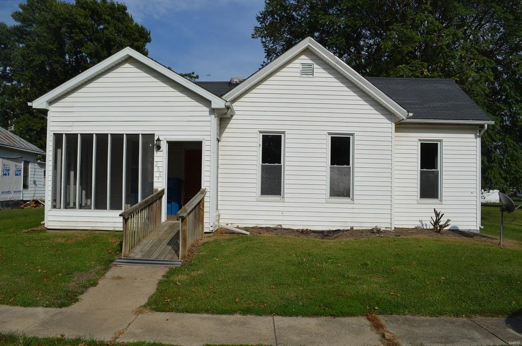 206 S 5th St, Canton, MO 63435