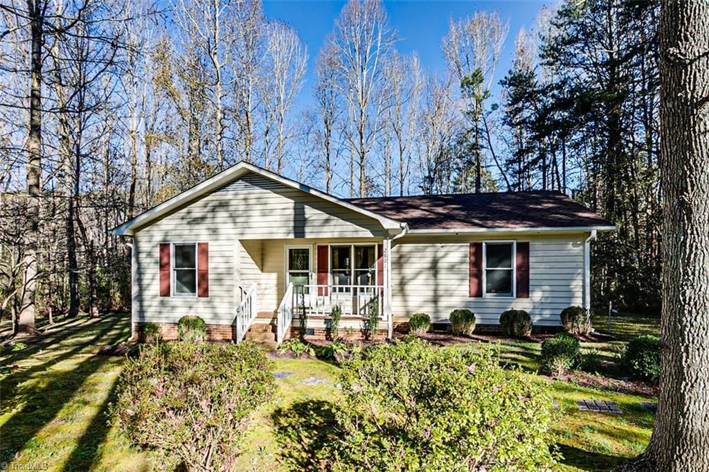 2801 Pine Ct, Asheboro, NC 27205 3 Bed, 2 Bath Single 2801 Pine Ct, Asheboro, NC 27205 3 Bed, 2 Bath Single