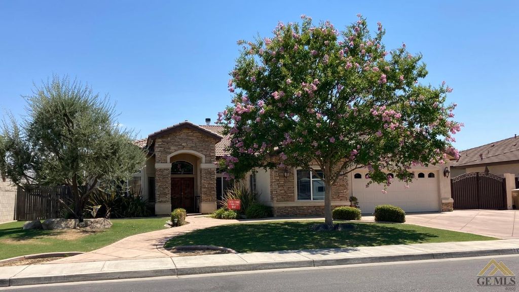 12505 Molokai Dr, Bakersfield, CA 93312