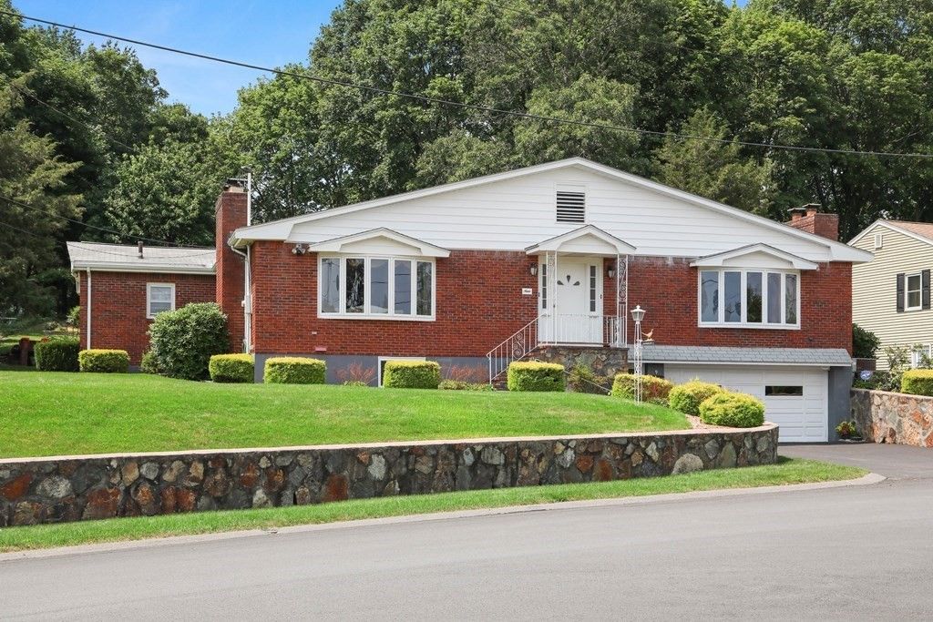 9 Fairlane Rd, Stoneham, MA 02180