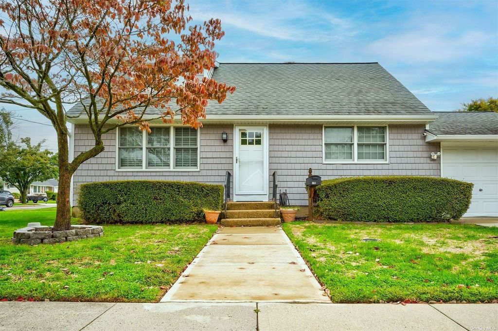 19 Briggs Street, Hicksville, NY 11801 See Estimated Value