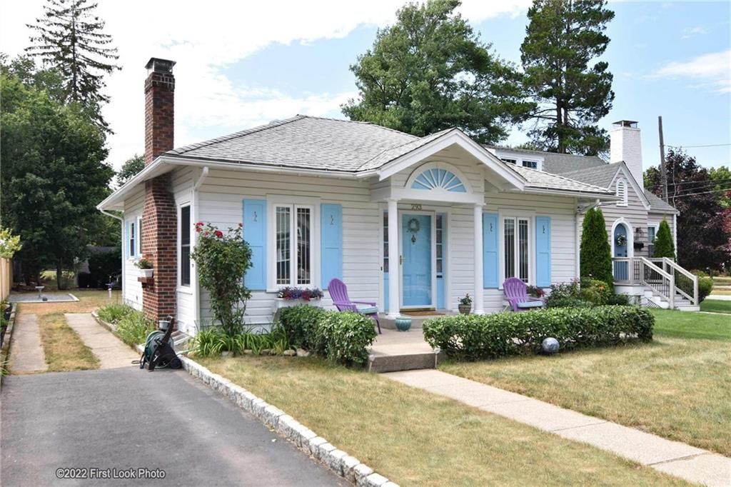 293 Parkside Dr, Warwick, RI 02888