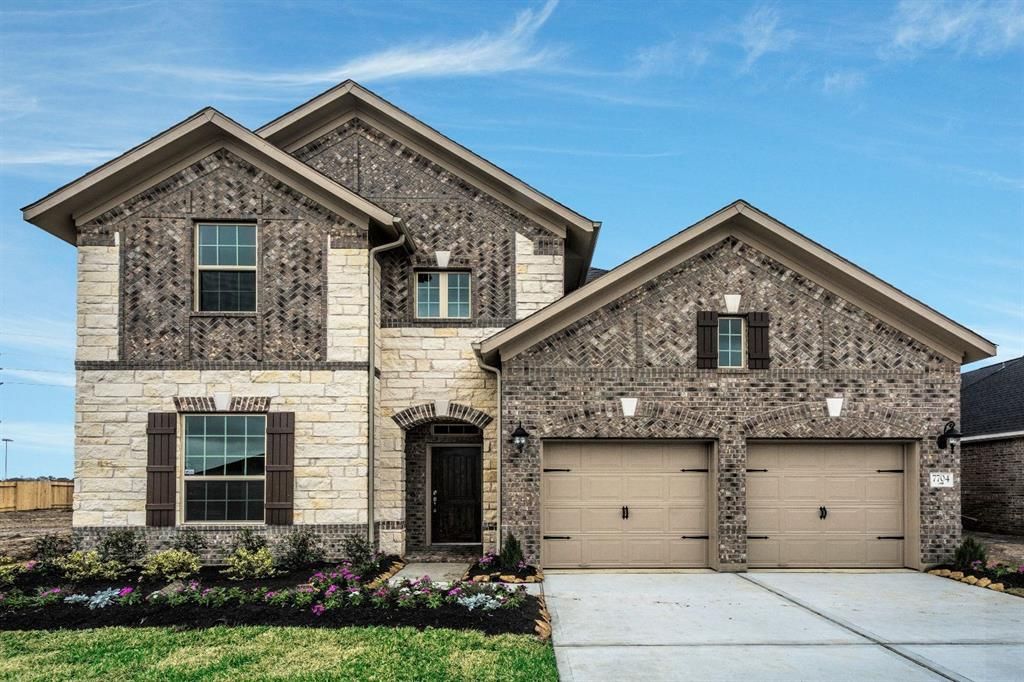 7704 River Pass Dr, Pearland, TX 77581