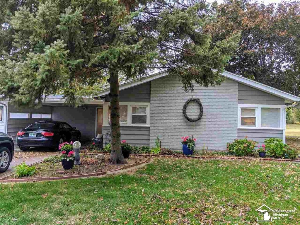 1963 Hollywood Dr, Monroe, MI 48162 3 Bed, 1 Bath SingleFamily Home