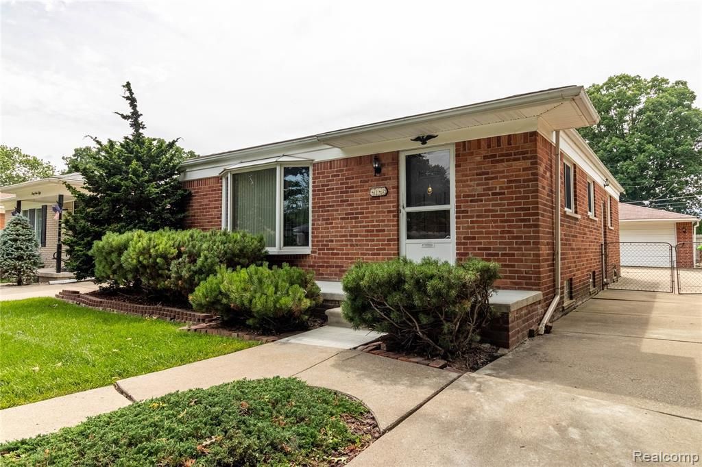 4142 Gertrude St, Dearborn Heights, MI 3 Bed, 1 Bath SingleFamily