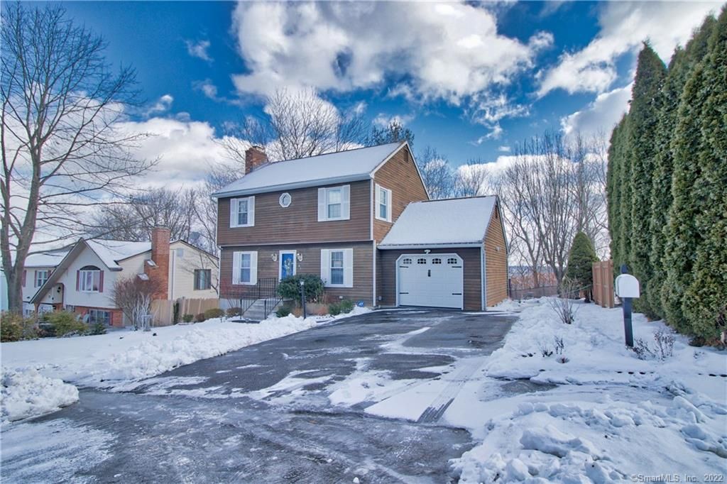 83 Kendall Cir, Waterbury, CT 06708