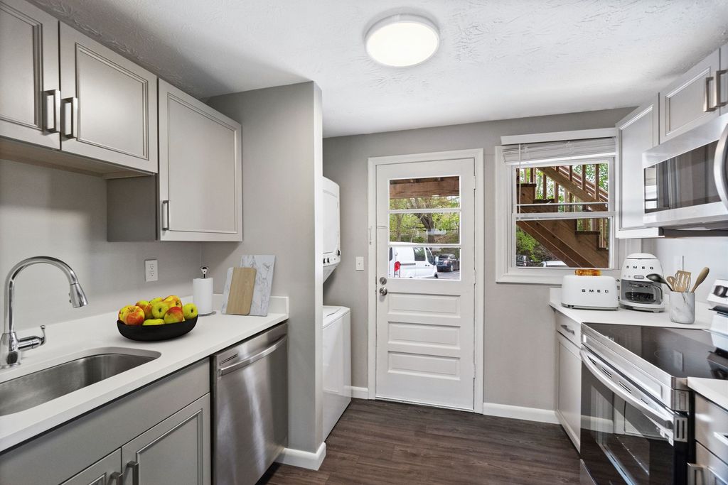 12 Kamaha St #K-19, Groton, CT 06340