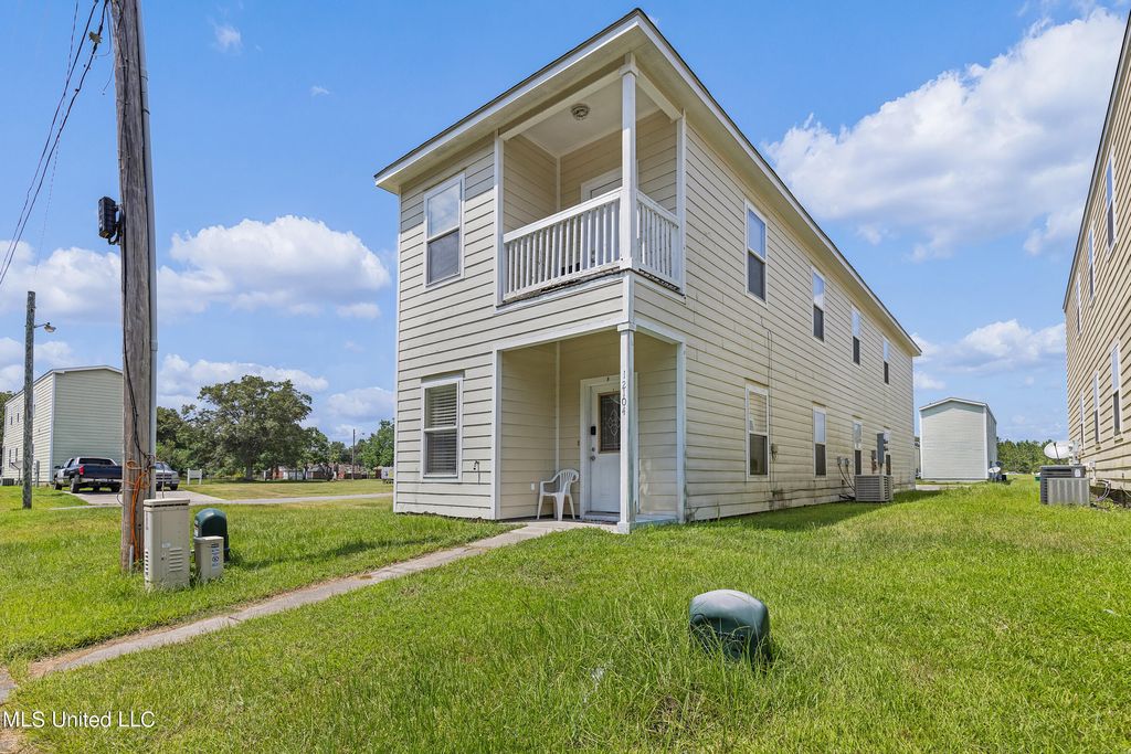 12104 Prudie Cir #A & B, Gulfport, MS 39503