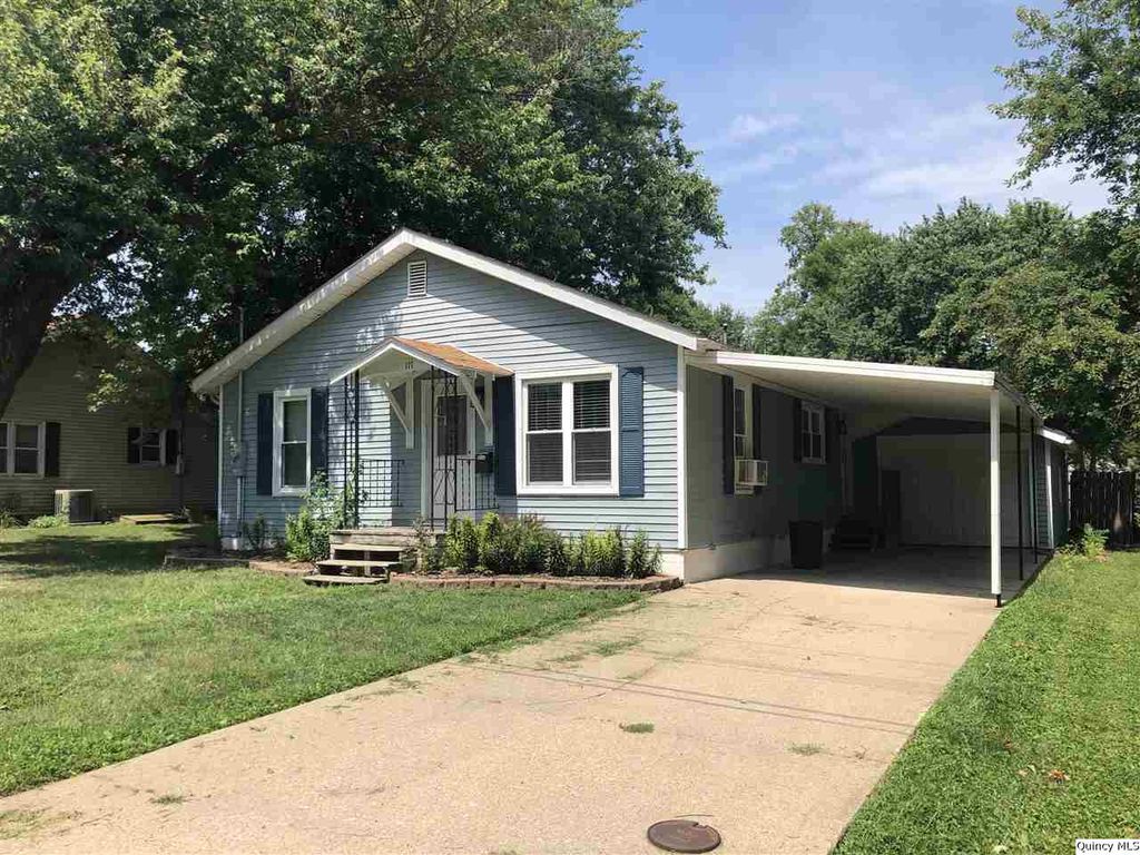 117 E Chestnut St, Mt Sterling, IL 62353