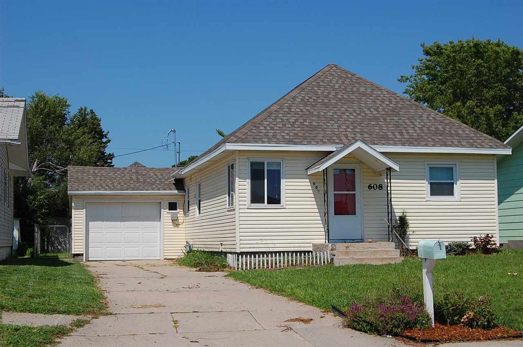 608 E 11th St, Cozad, NE 69130 Trulia