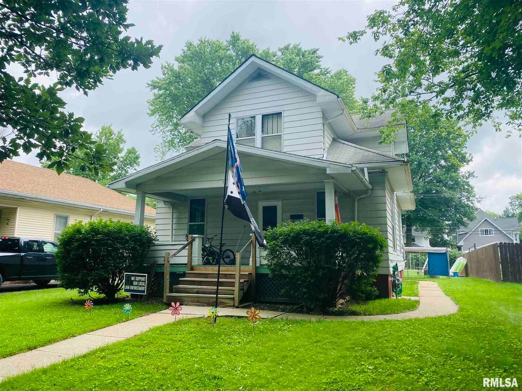 715 S McArthur St, Macomb, IL 61455