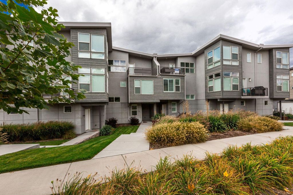 7731 S Barclay Dr, Midvale, UT 84047