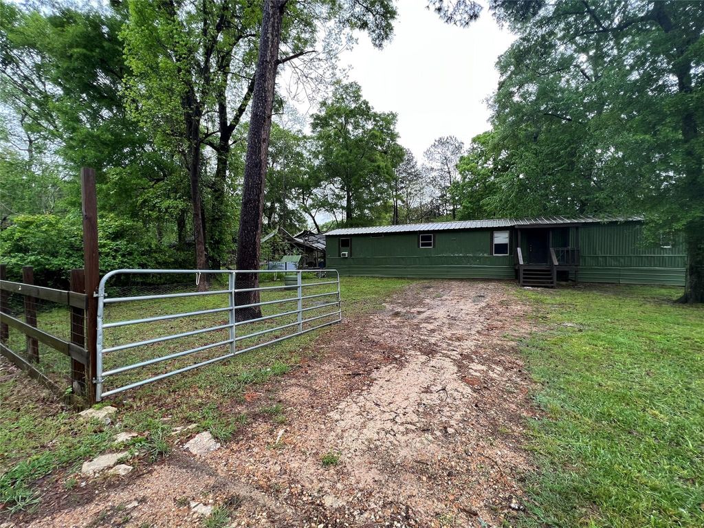 142 County Road 3293, Cleveland, TX 77327