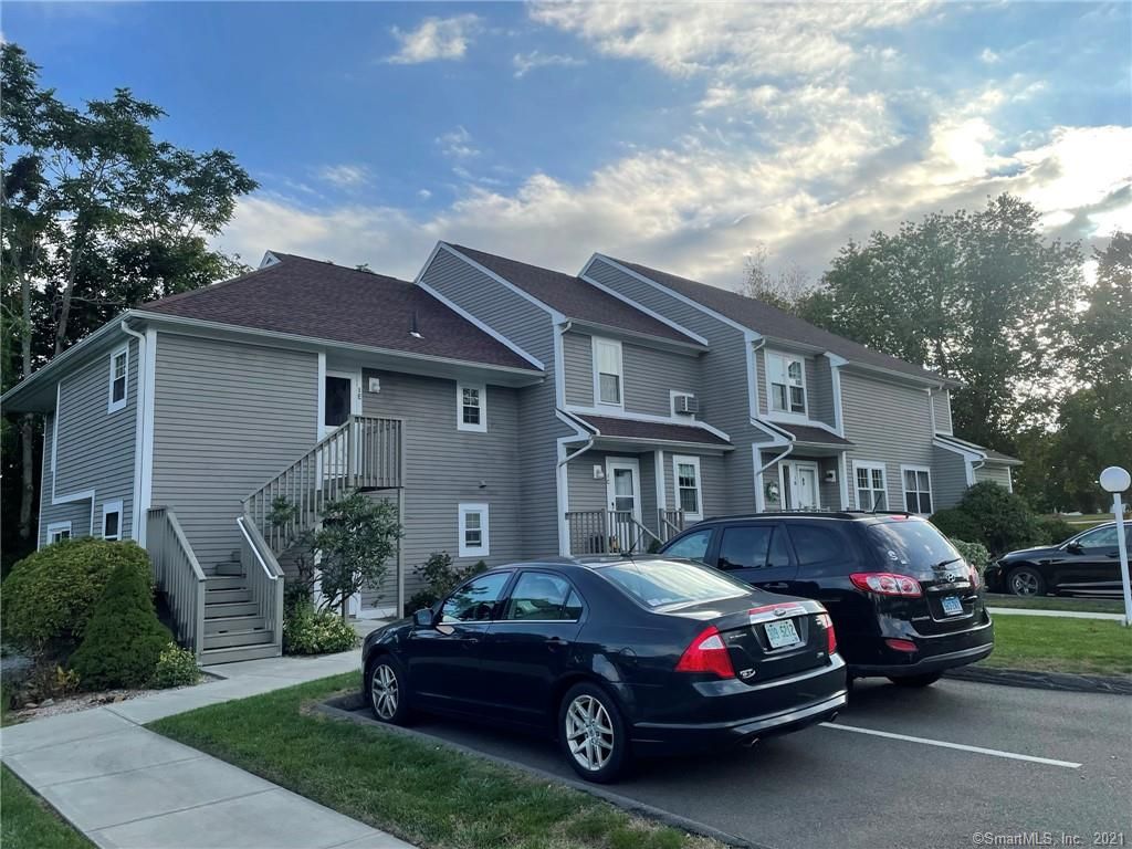 53 Brushy Plain Rd #1E, Branford, CT 06405