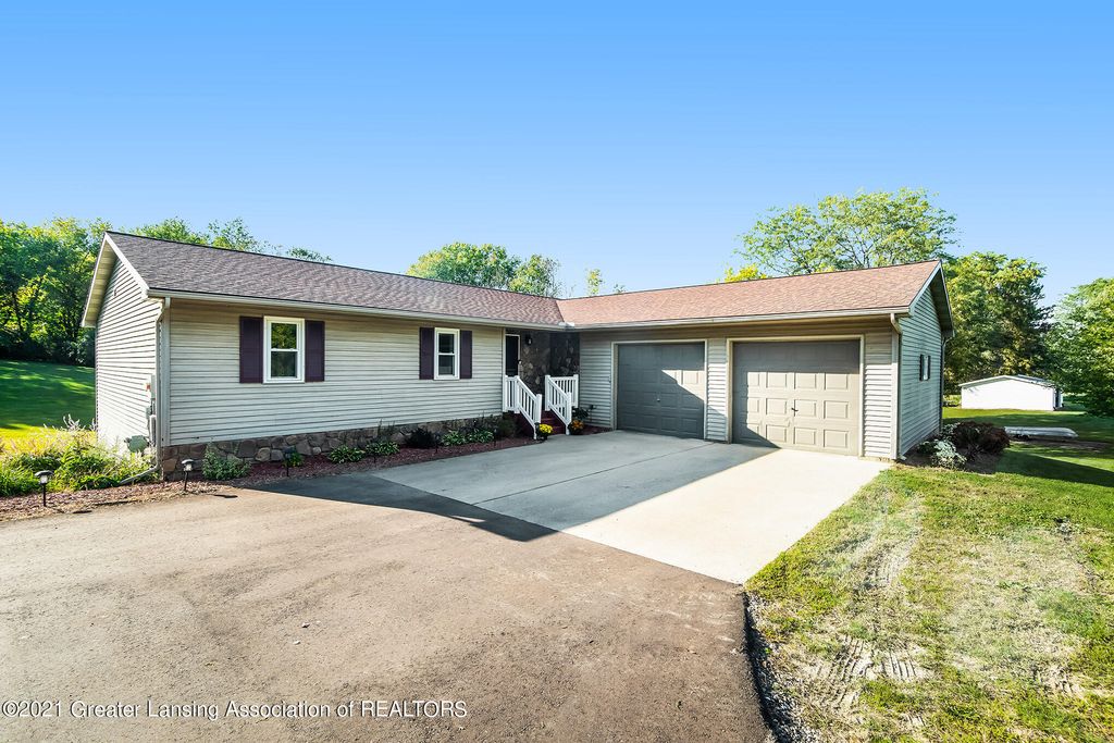 10478 Charlotte Hwy, Portland, MI 48875
