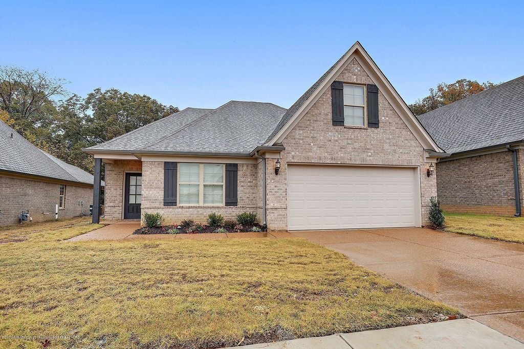 7790 Callie Dr, Southaven, MS 38671