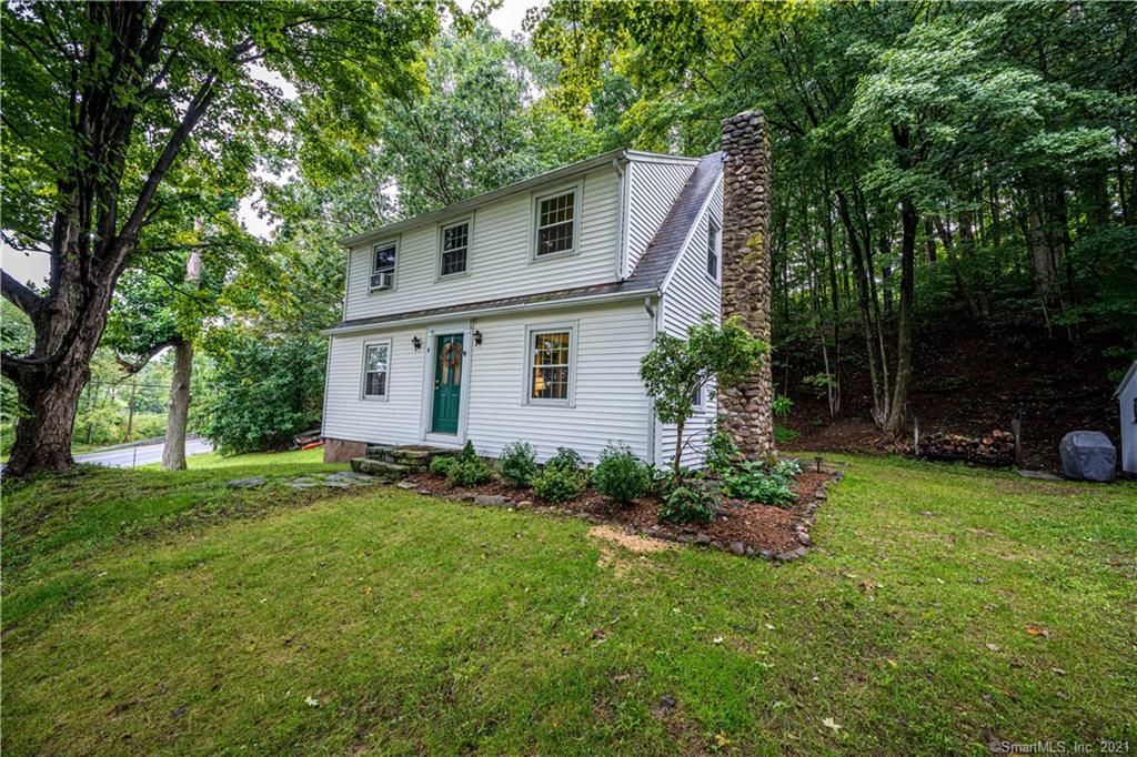 4 Quonnipaug Hill Rd, Guilford, CT 06437