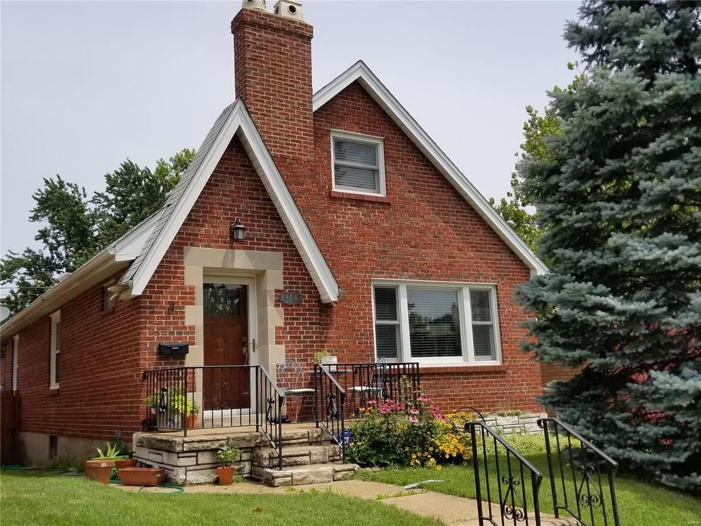 5207 Pernod Ave, Saint Louis, MO 63139