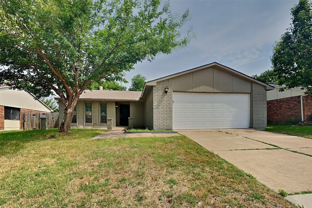 4005 Blue Flag Ln, Fort Worth, TX 76137