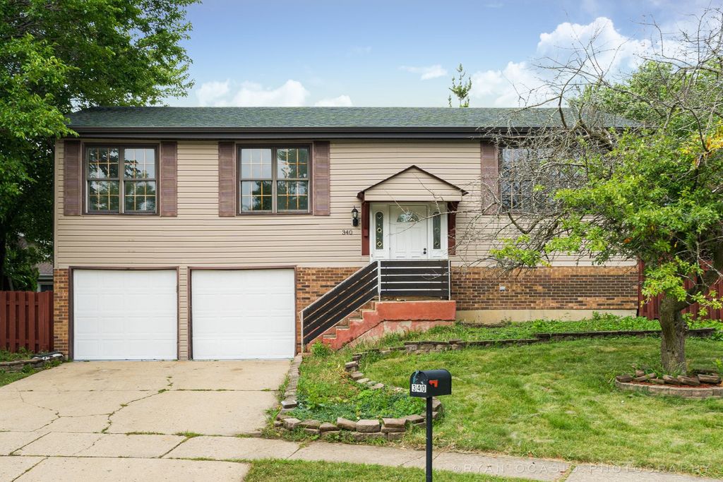 340 Boulder Dr, Glendale Heights, IL 60139