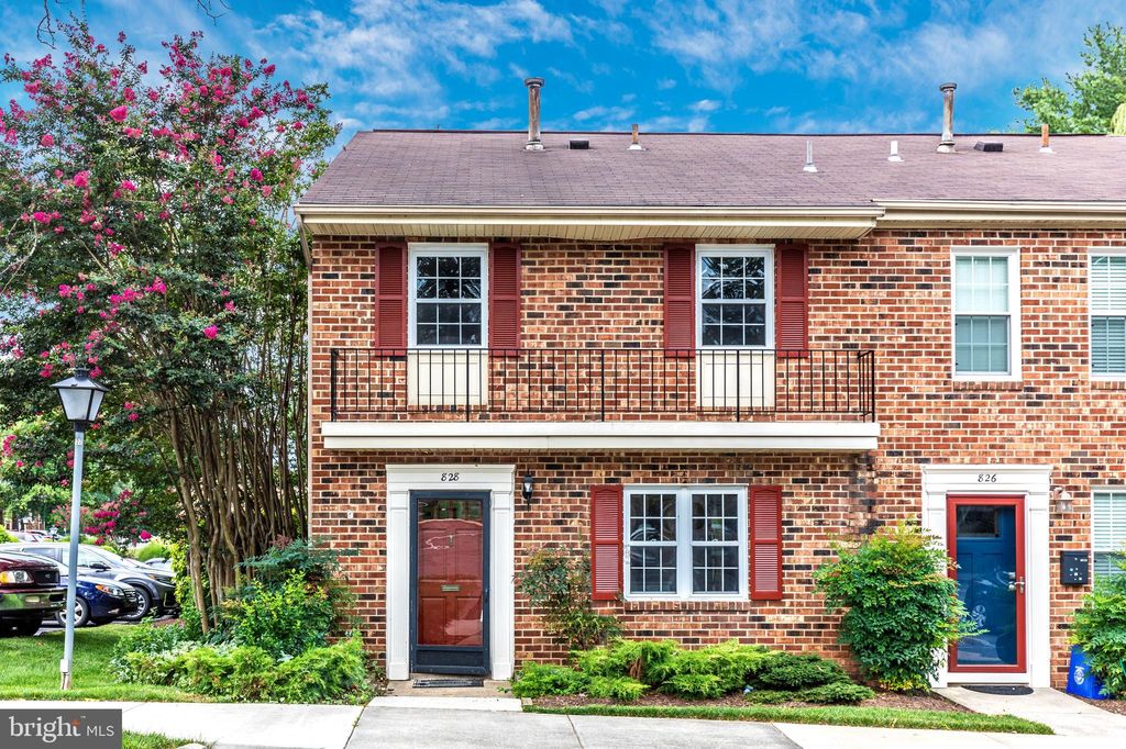 828 College Pkwy #9, Rockville, MD 20850
