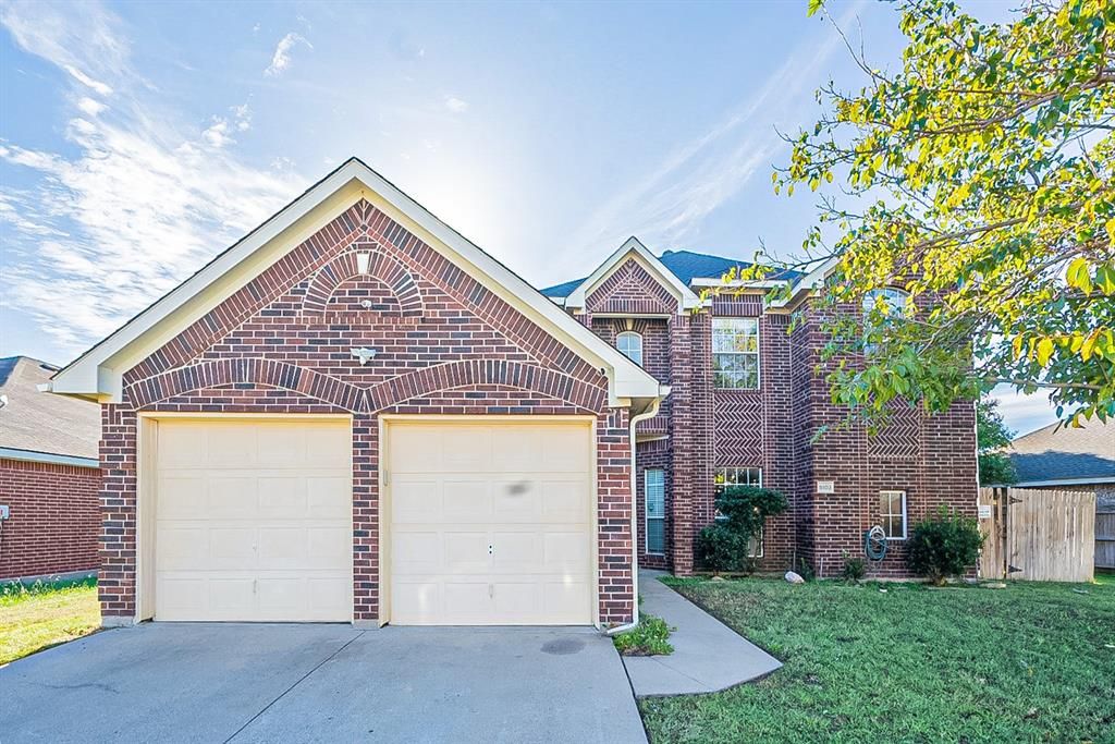 5103 Goldenrain Dr, Arlington, TX 76018