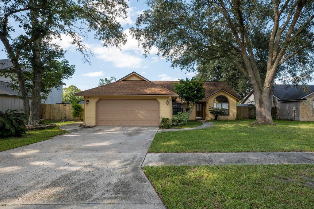 8381 Mistwood Cir N, Jacksonville, FL 32244
