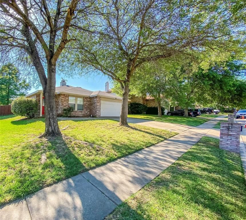 8212 Clear River Ln, Denton, TX 76210