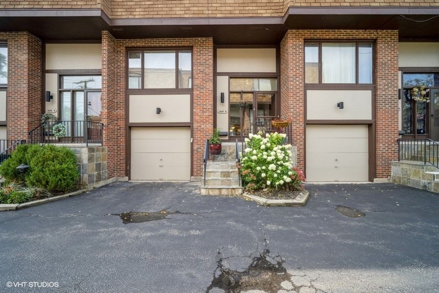 1507 Topp Ln #B, Glenview, IL 60025