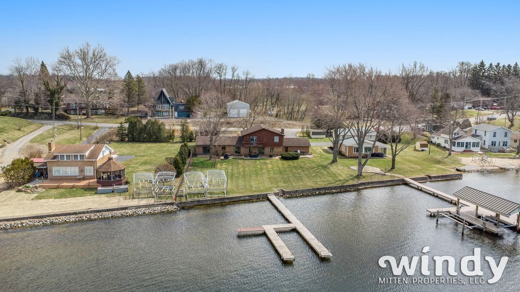 5070 N Watervliet Rd, Watervliet, MI 49098