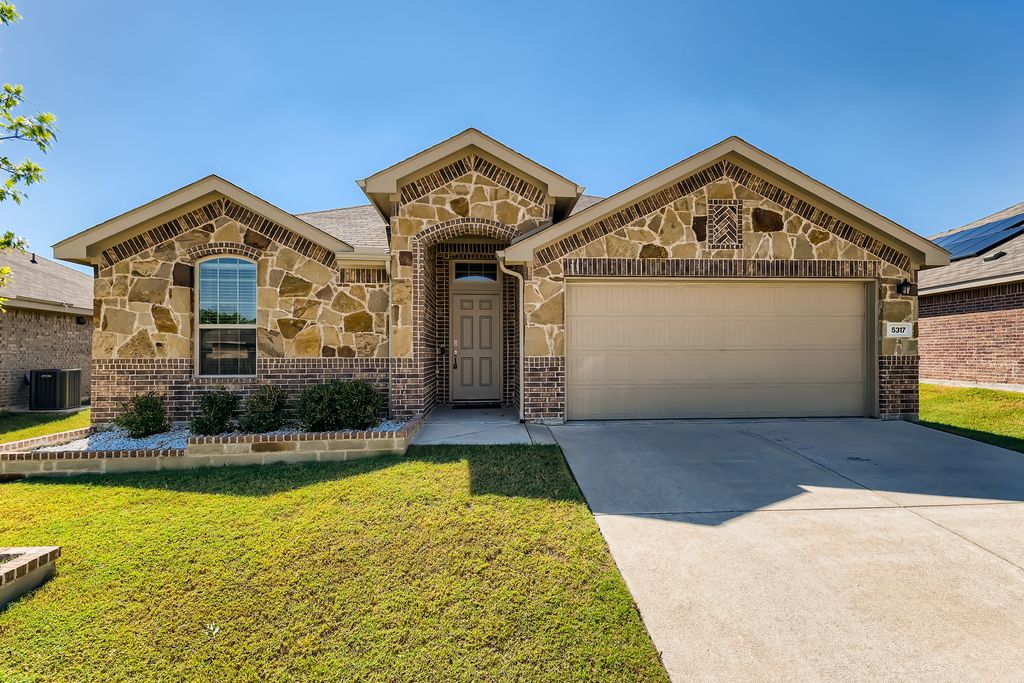 5317 Creek Hill Ln, Fort Worth, TX 76179