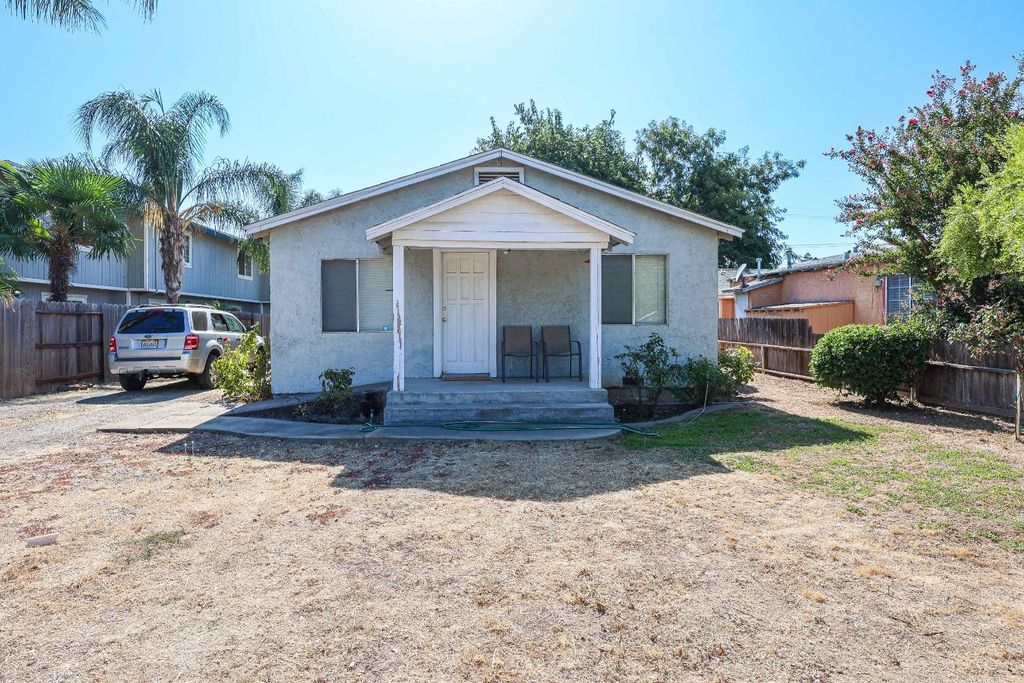 421 E St, Waterford, CA 95386