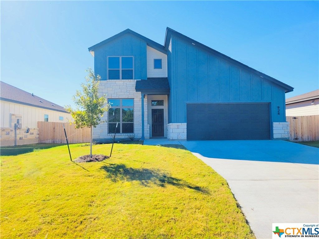 402 Story Ave, Florence, TX 76527