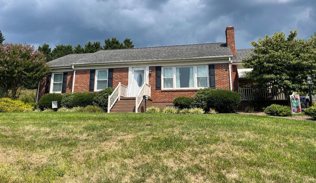 626 Hayes Dr, Lynchburg, VA 24502