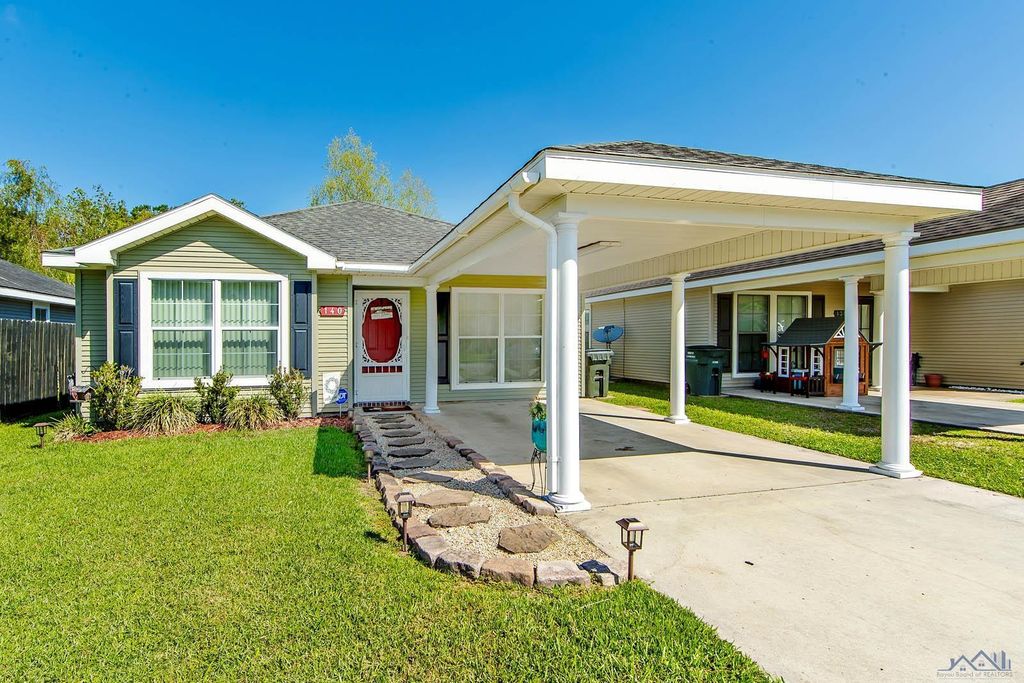 140 Casa Dr, Gray, LA 70359