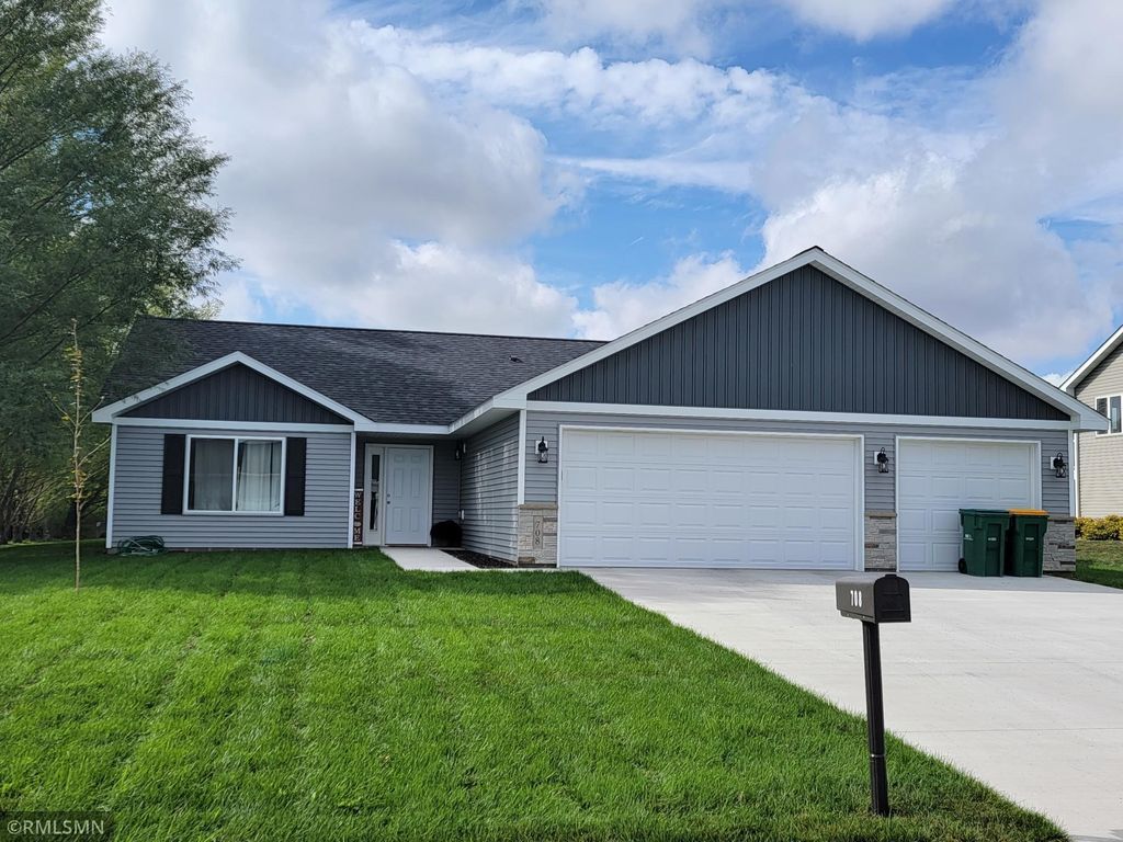 130 E Shamrock Dr, Green Isle, MN 55338