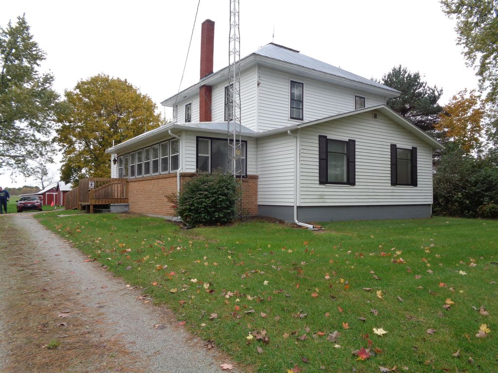 1311 E Montgomery Rd, Hillsdale, MI 49242