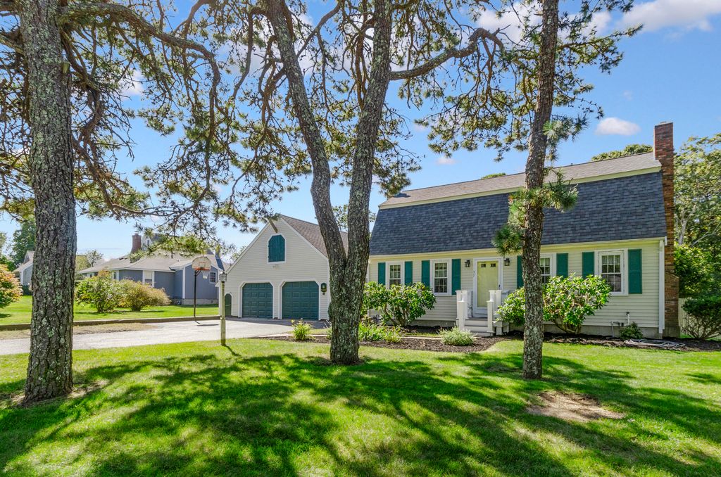 31 Country Ln, Dennis Port, MA 3 Bed, 2 Bath SingleFamily Home 20