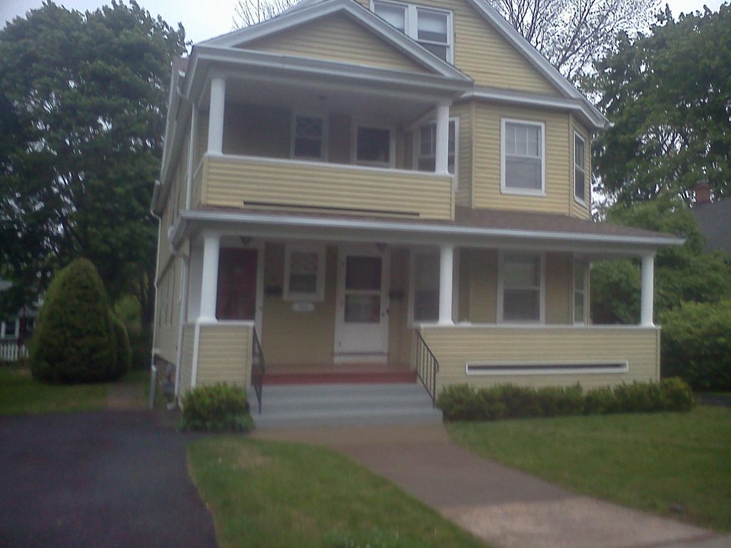 21 Cambridge St, Manchester, CT 06042