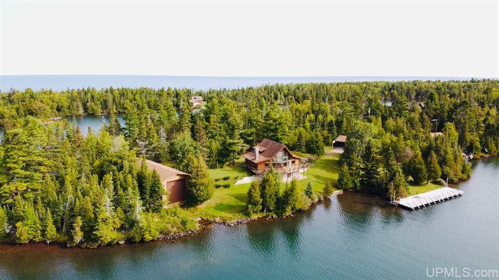 11080 Middle Point Rd, Eagle Harbor, MI 49950