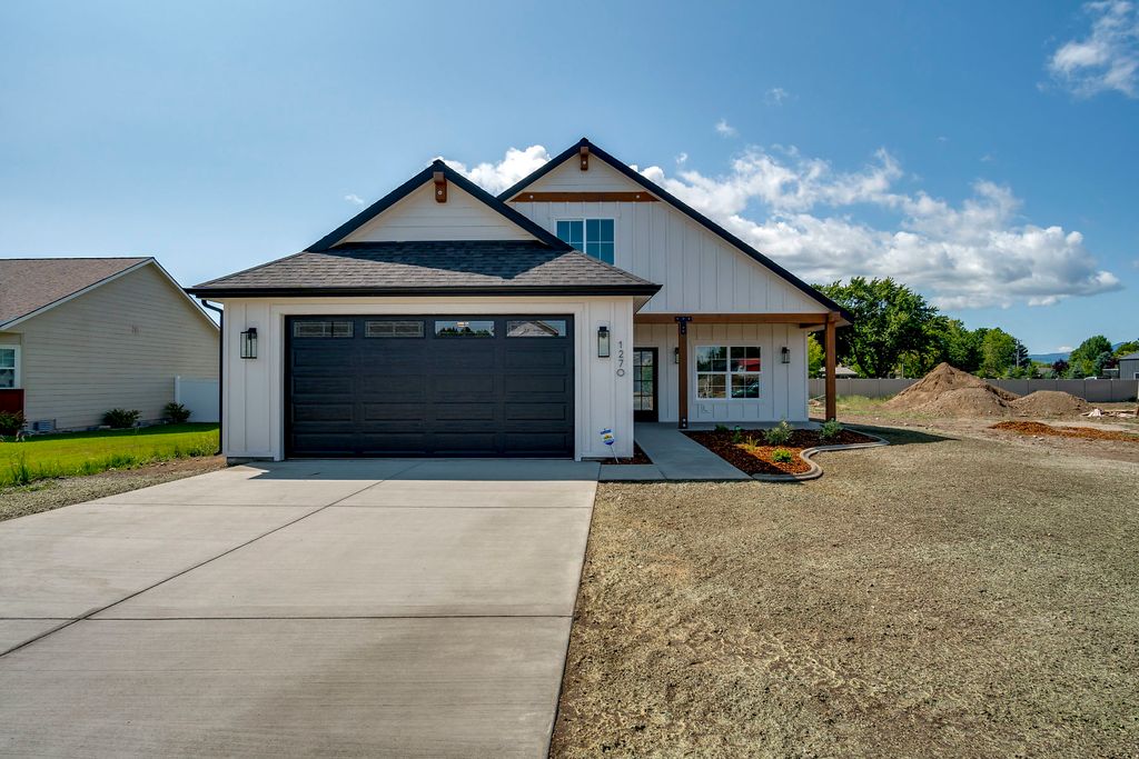Jasper Plan in Fair Estates, Post Falls, ID 83854